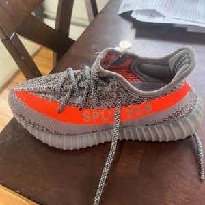 Yeezy men’s size 5. Women’s 6.5